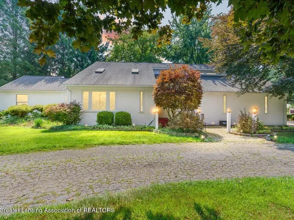 2015 Sunset Dr, Owosso, MI 48867