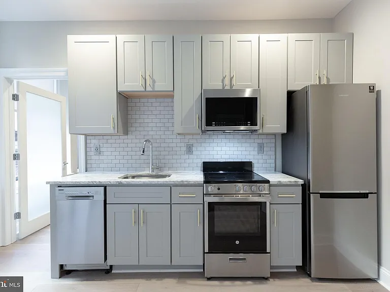 1411-6 Walnut St #211 — Photo 9