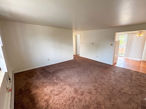 3rd image of 715 Moore St APT 2