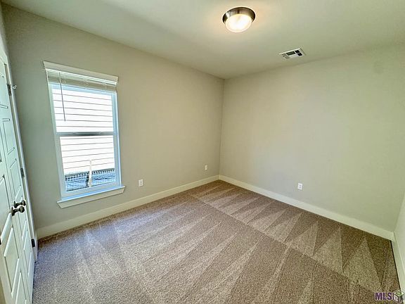 3rd image of 9686 Brookfield Ave