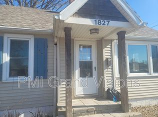 1827 10th St, Charleston, IL 61920