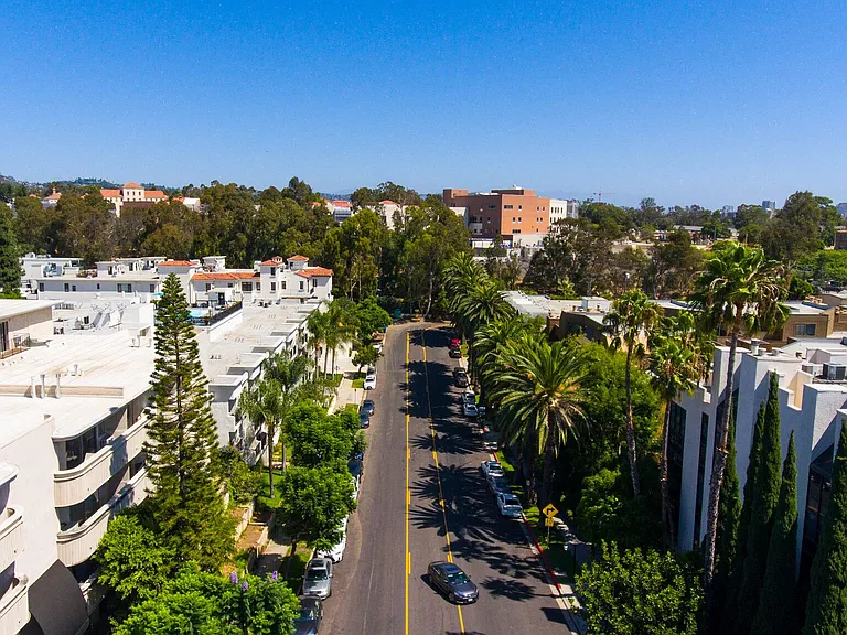 11645 Montana Ave — Photo 44