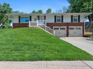 2406 E Pleasant St, Davenport, IA 52803