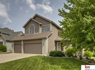 17302 William Cir, Omaha, NE 68130