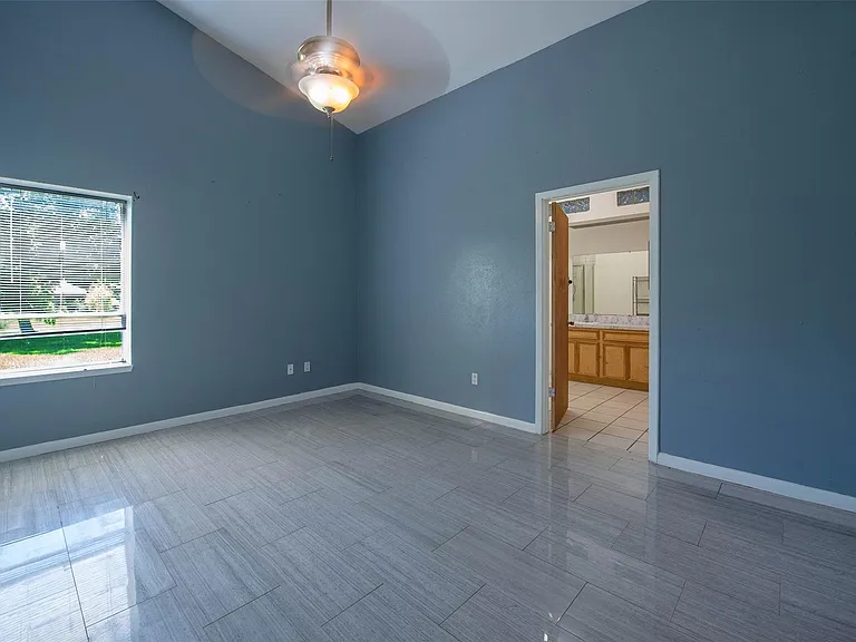 1208 Weyer St — Photo 18