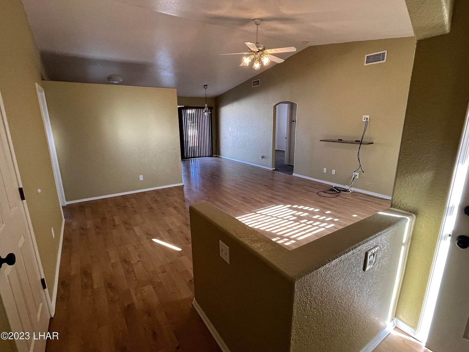 3 bed, 2.0 bath, 1265 sqft, $1,750 — Photo 3