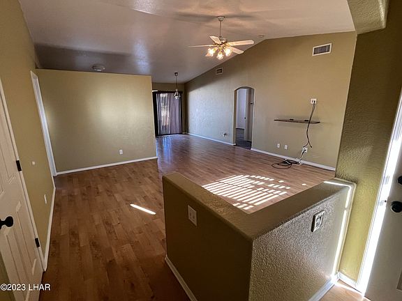 3rd image of 2557 Palisades Dr