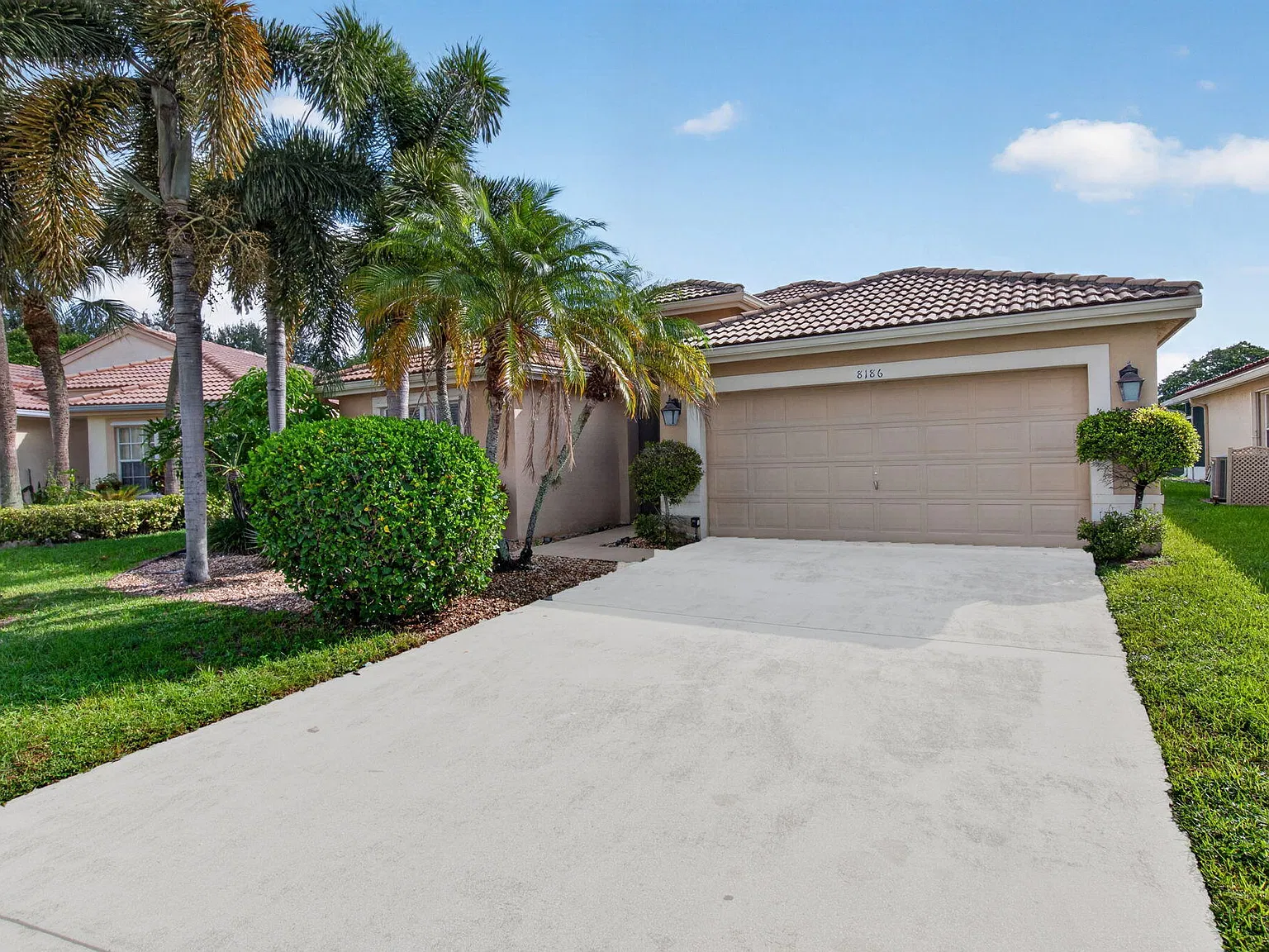 3 bed, 2.0 bath, 1802 sqft, $3,400 — Photo 2