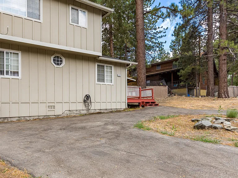1439 Ross St — Photo 3