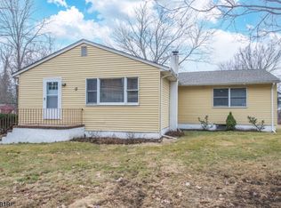 247 Lake Shore Dr, Hewitt, NJ 07421