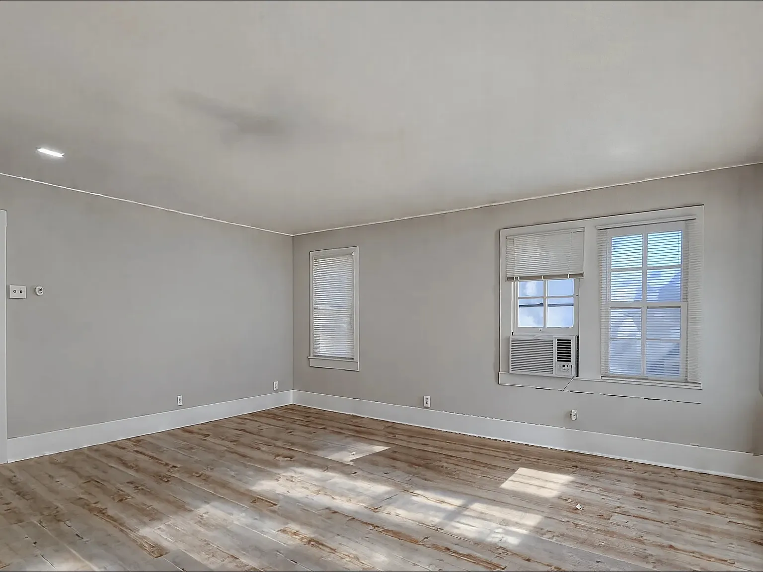 121 W Moore St — Photo 4