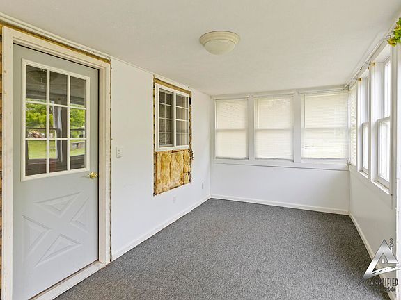 5th image of 610 Lawton St