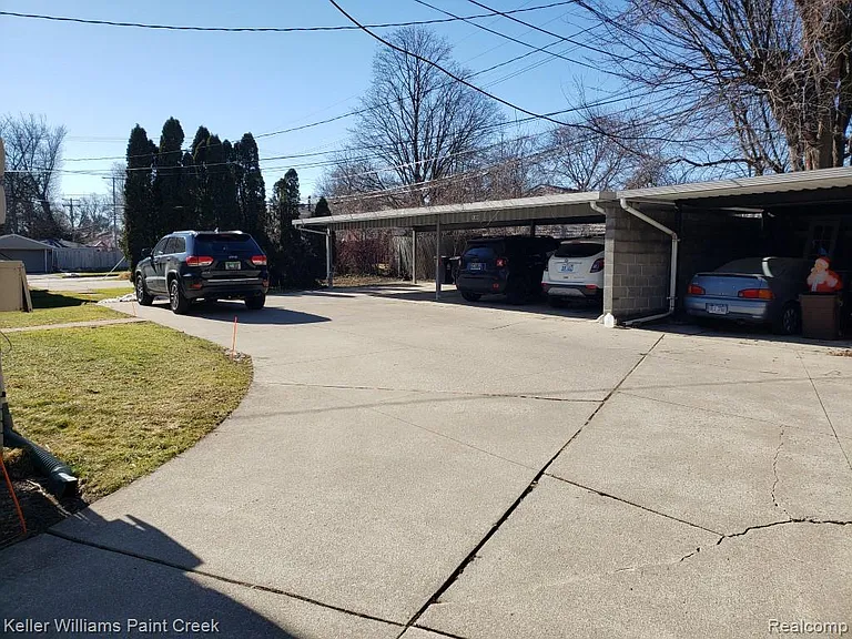 3105 Linwood Ave — Photo 3