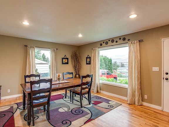 4th image of 3309 NW Cascade Ave