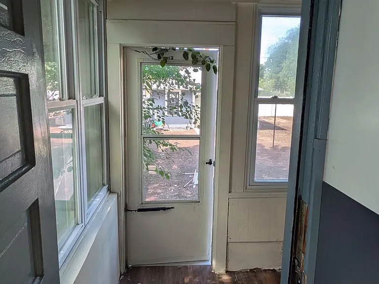 1953 Laurel Ave — Photo 13