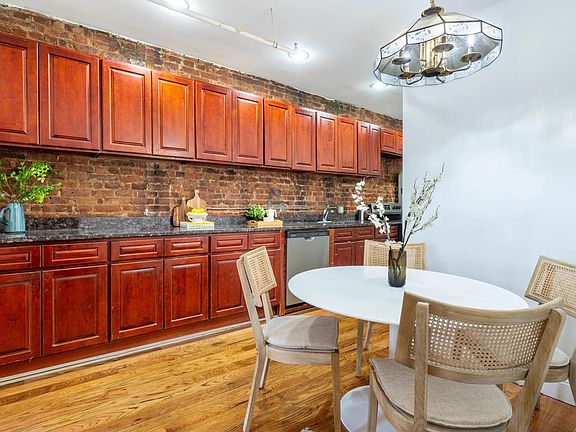 4th image of 147 Greene Ave #2