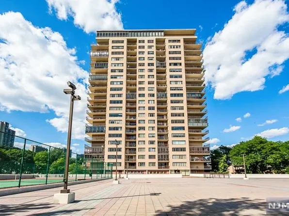 1203 River Rd APT 15A, Edgewater, NJ 07020