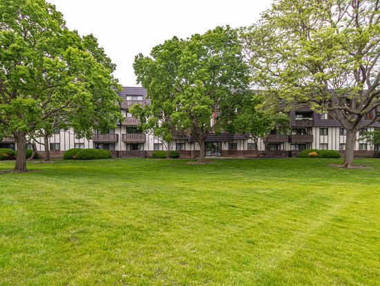 13200 W Heiden Cir Unit 2112, Lake Bluff, IL 60044