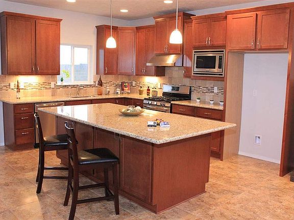 3rd image of 5017 Pinehurst Dr