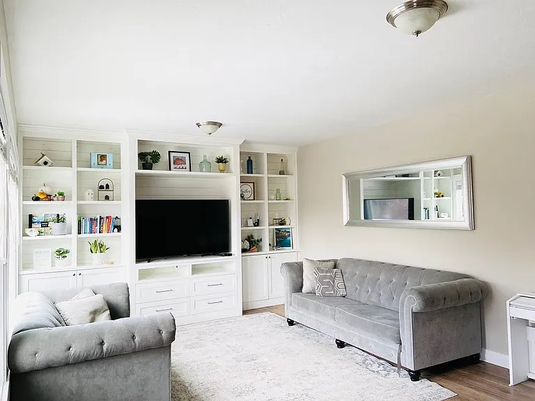 543 W Crenshaw Way — Photo 8