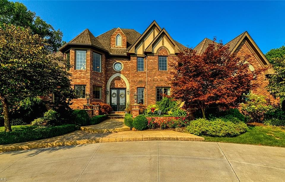 1st image of 1084 River Woods Dr