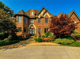 1084 River Woods Dr, Hinckley, OH 44233