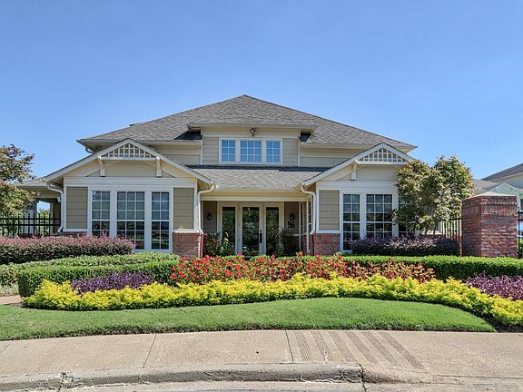 Leasing Office Exterior