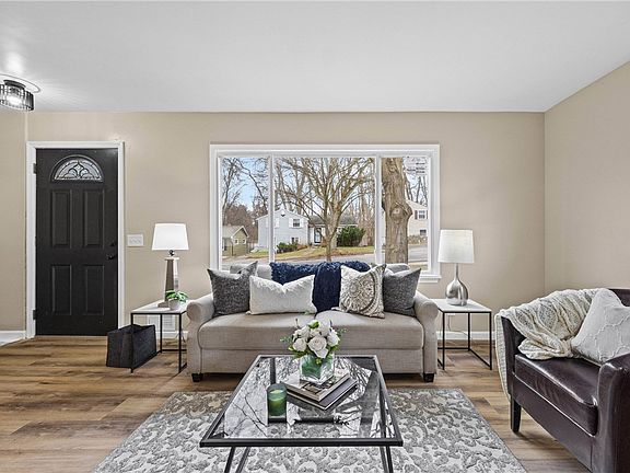 4th image of 64 Burley Rd