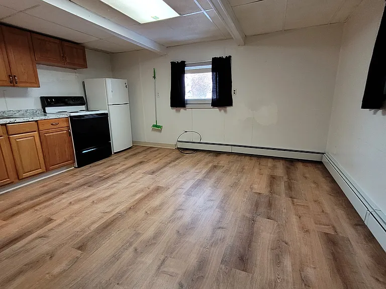 1128 Hess Ave #19 — Photo 2
