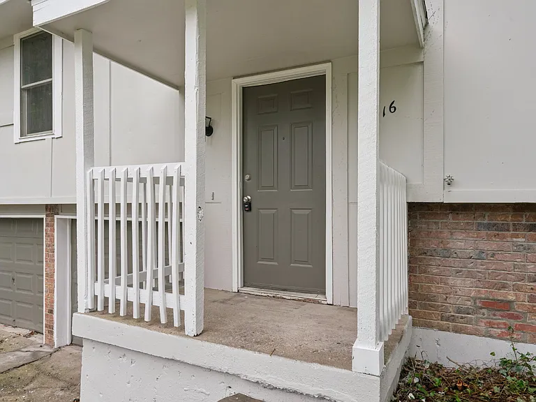 416 SE Claremont St — Photo 4