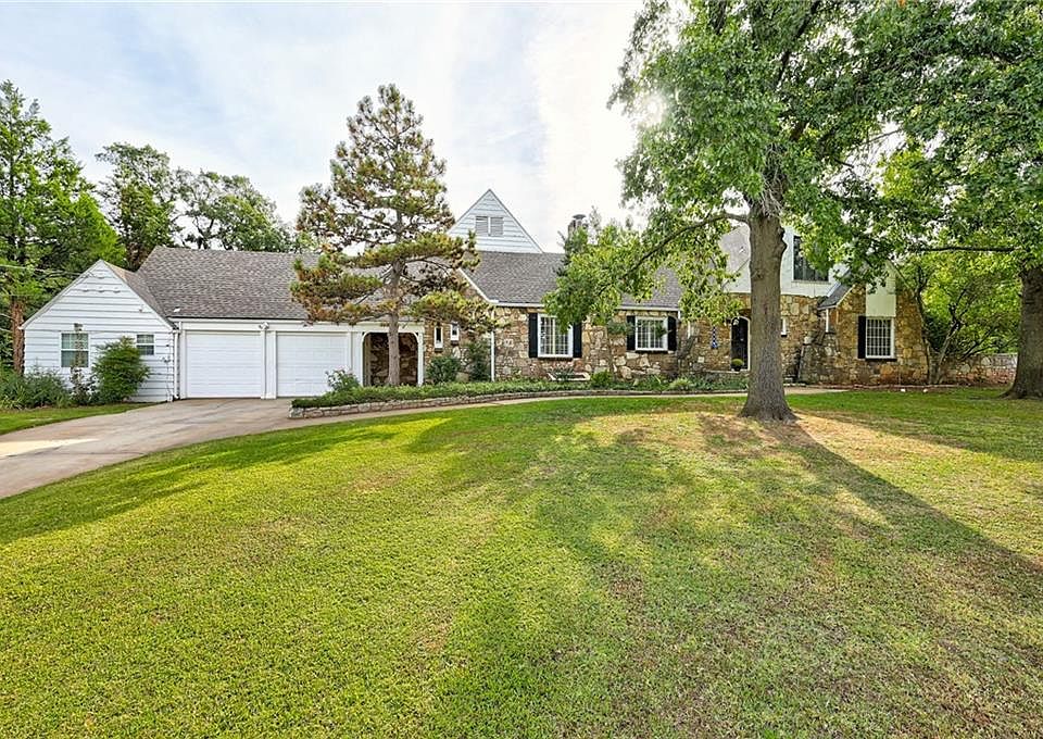 1st image of 9 Oakwood Dr