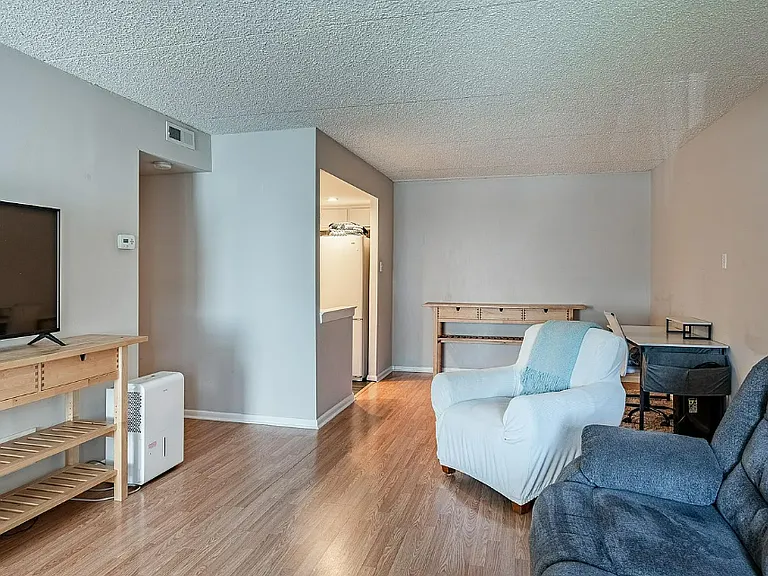 306 Summit House — Photo 5