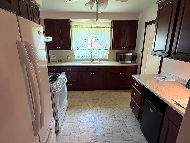 8610 N Evangeline St — Photo 10