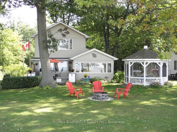 9714 Lake Rd, Lambton Shores, ON N0M 1T0
