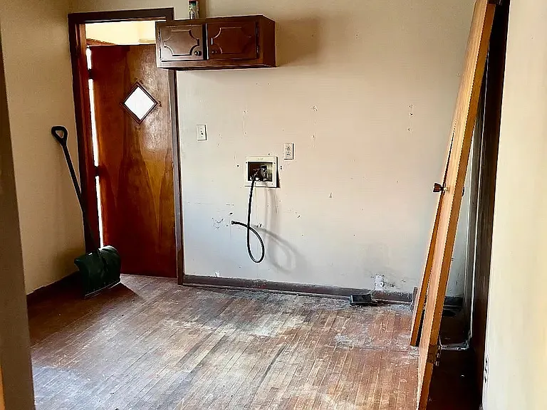 810 N C St — Photo 15