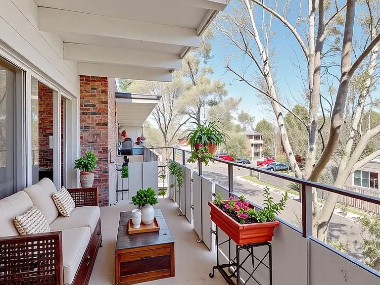 Madeira Flats- Utilities Included! — Photo 17