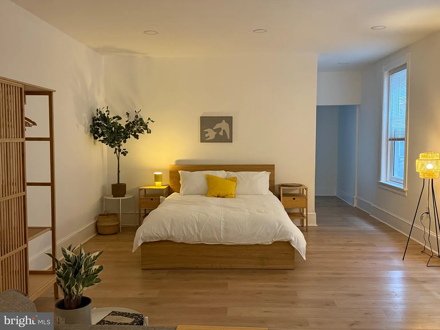 1 bed, 1.0 bath, 1200 sqft, $1,300 — Photo 1