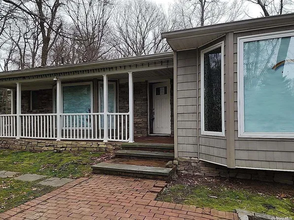 7 Saint George Court, Melville, NY 11747