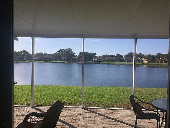 Screened in 200sqft patio!
