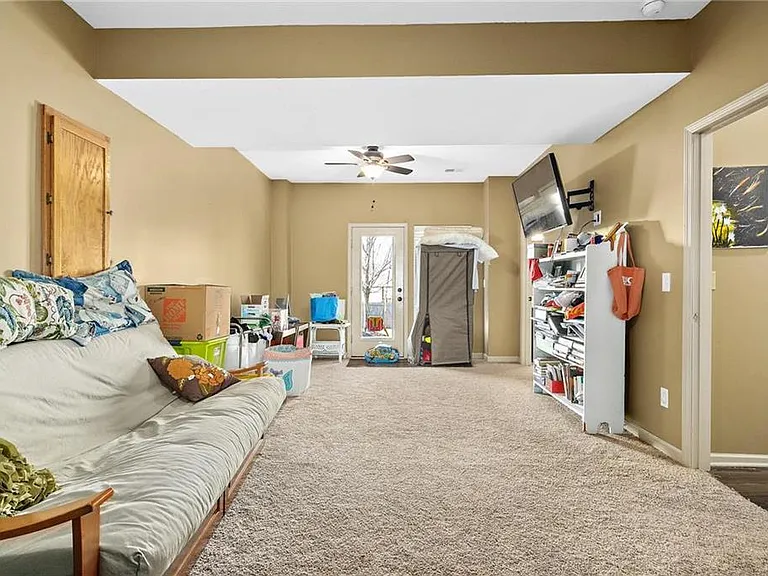 1903 Lake Dr — Photo 2