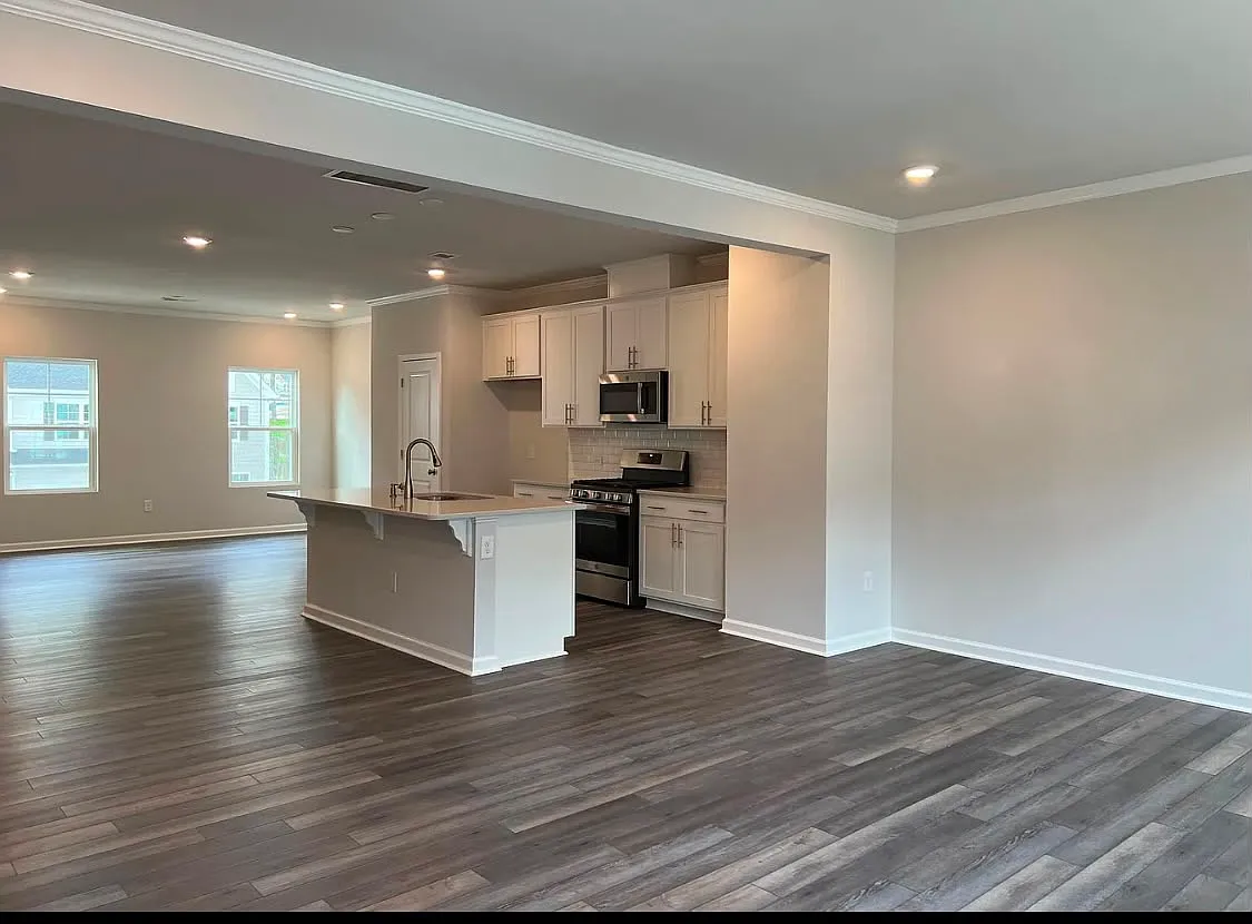 4 bed, 2206 sqft, $2,449 — Photo 2