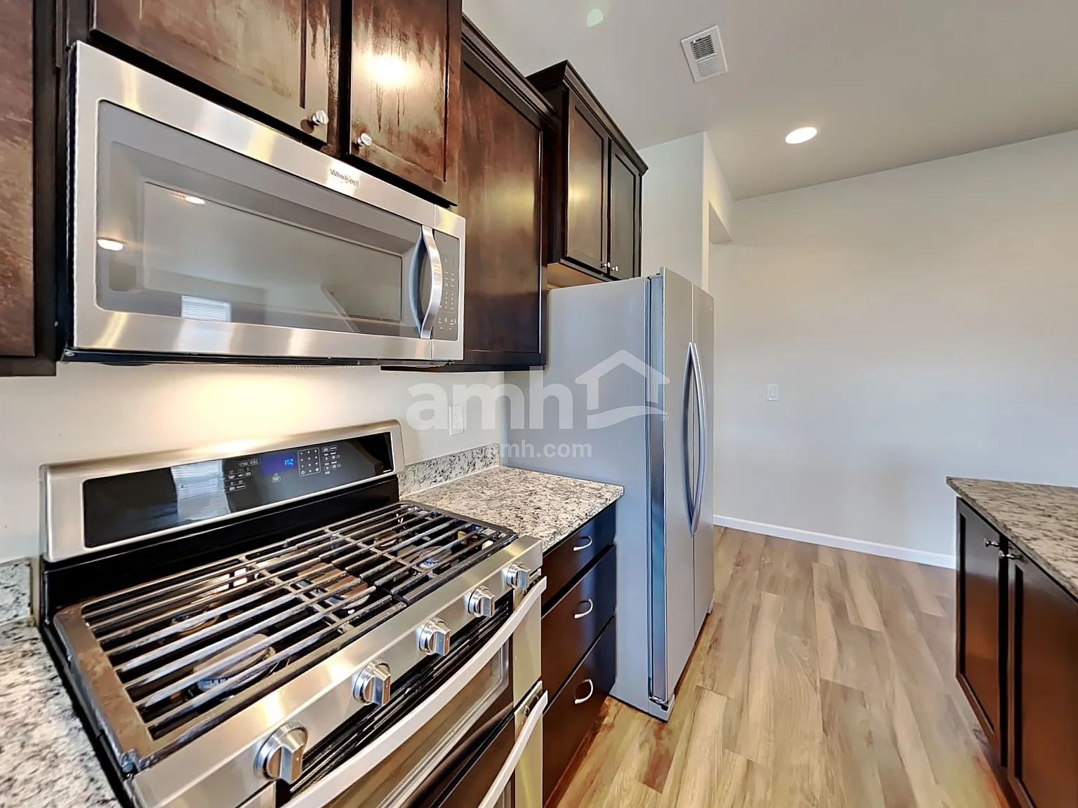 5 bed, 3.0 bath, 2592 sqft, $3,705 — Photo 3