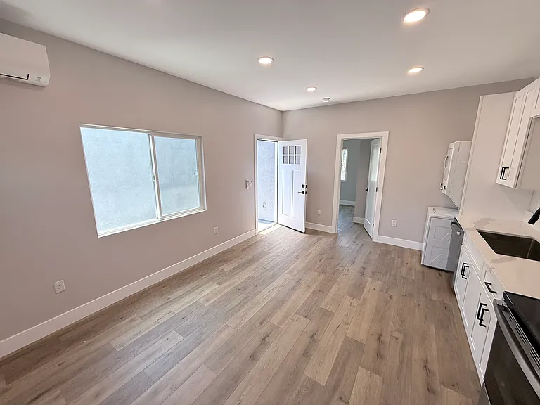 440 Denby St #3 — Photo 3
