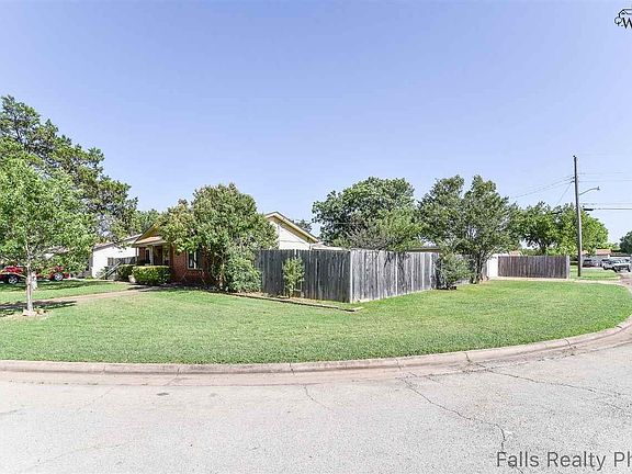 3rd image of 105 N Kirkwell Cir
