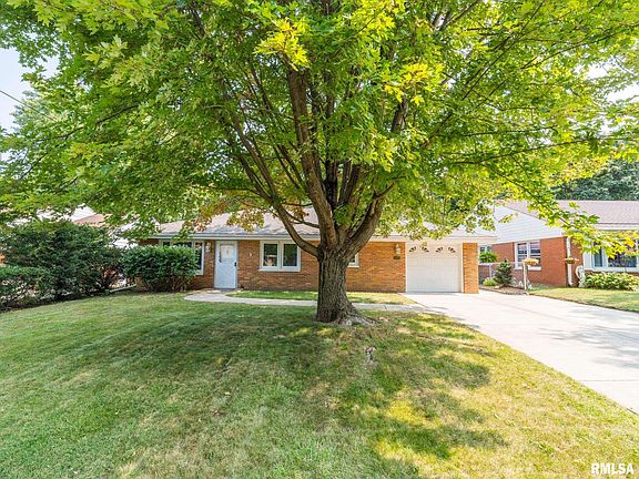 2nd image of 1408 N Autumn Ln