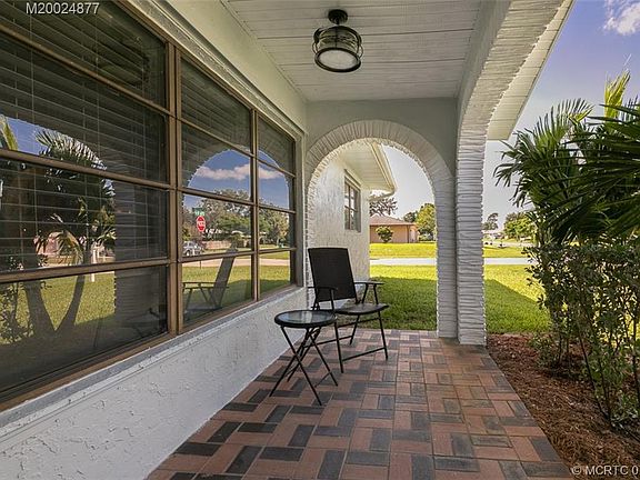 3rd image of 2561 SW Cameo Blvd