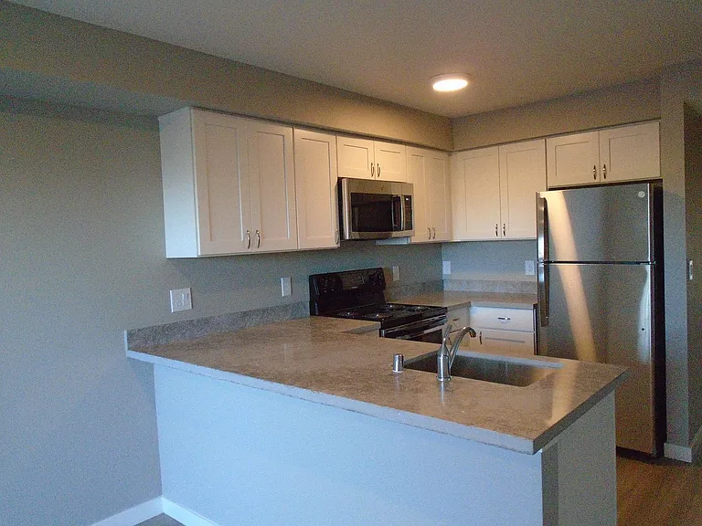 2401 Broadway St — Photo 16