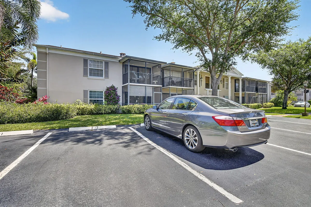 Building Photo - 9101 Jacaranda Ln #107