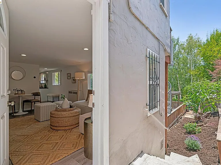 815 Portal Ave #B — Photo 9