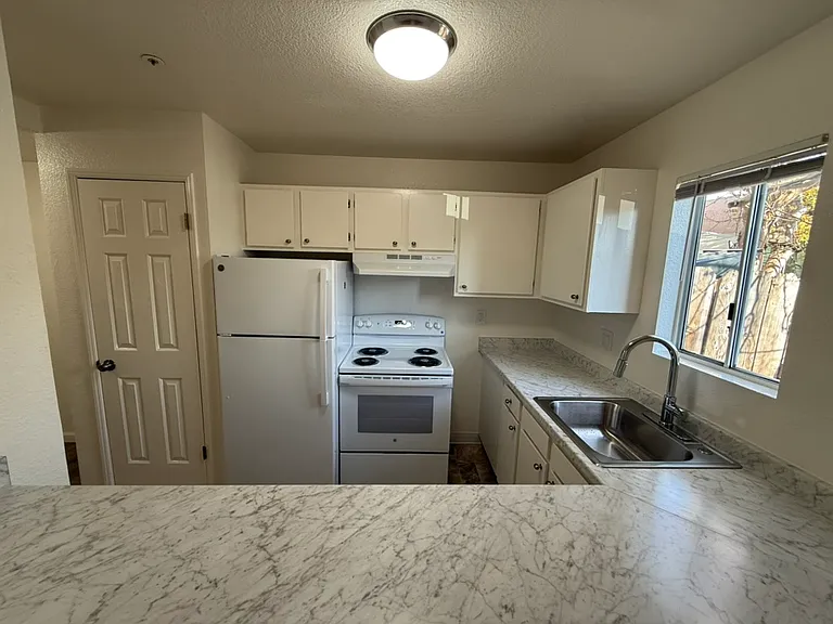 22435 Princeton St #4 — Photo 7